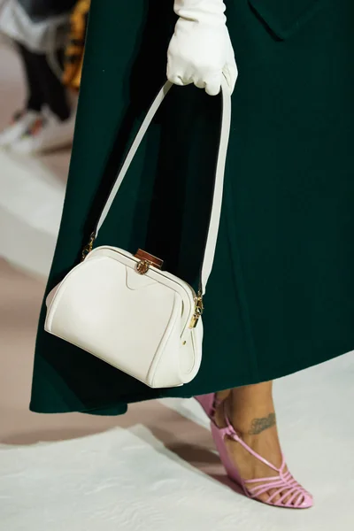 Look 77